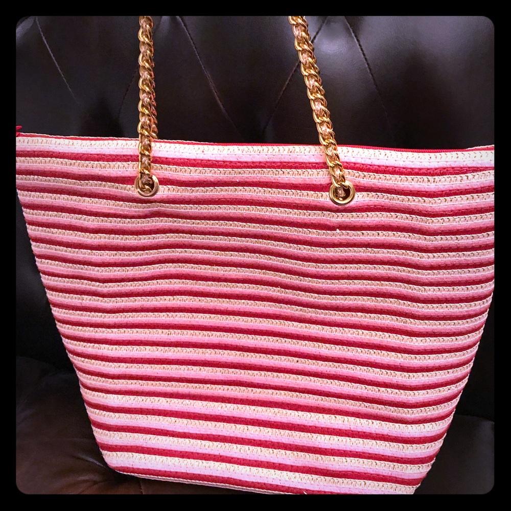 Multi-colored tote 👜 with gold chain straps